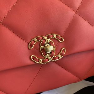 small Chanel autumn/winter 19Bag combines all classic pillow bags 9
