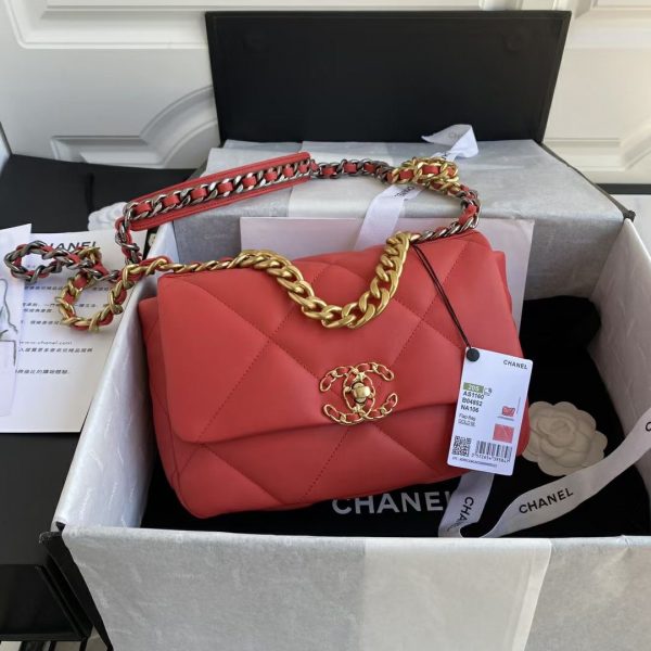 small Chanel autumn/winter 19Bag combines all classic pillow bags 1