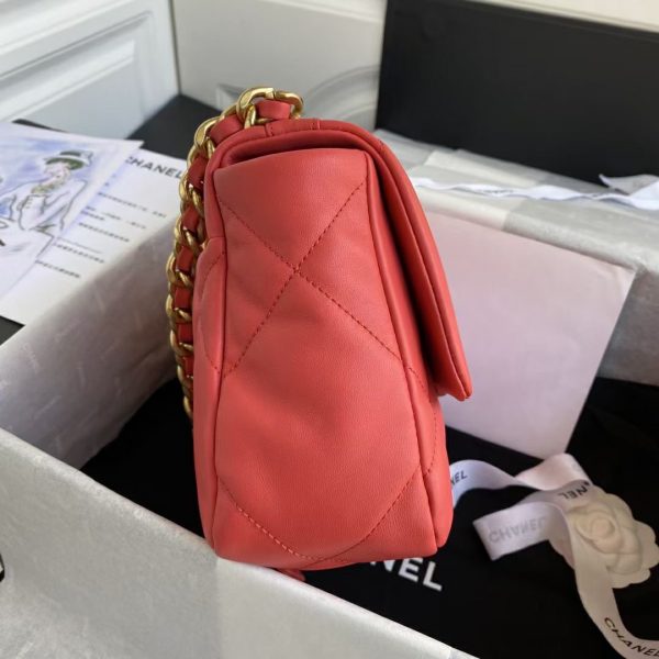 small Chanel autumn/winter 19Bag combines all classic pillow bags 5
