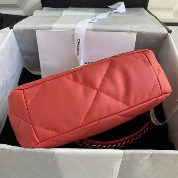 small Chanel autumn/winter 19Bag combines all classic pillow bags 6