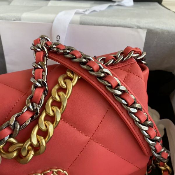 small Chanel autumn/winter 19Bag combines all classic pillow bags 7