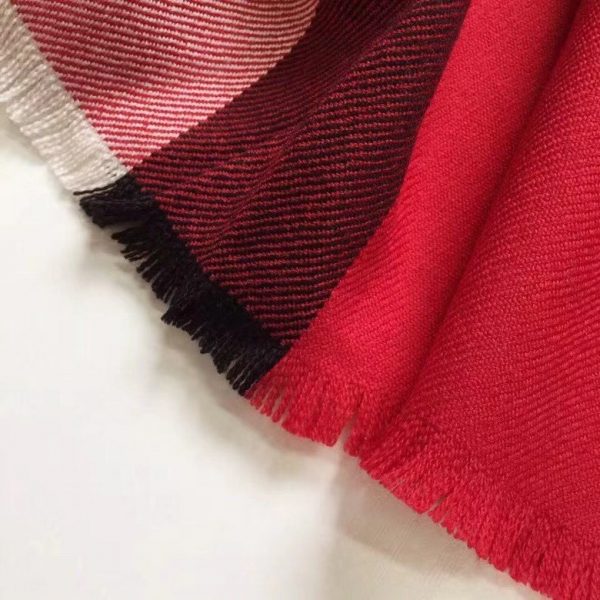 BURBERY CLASSIC SHAWLS AND SCARVES 3