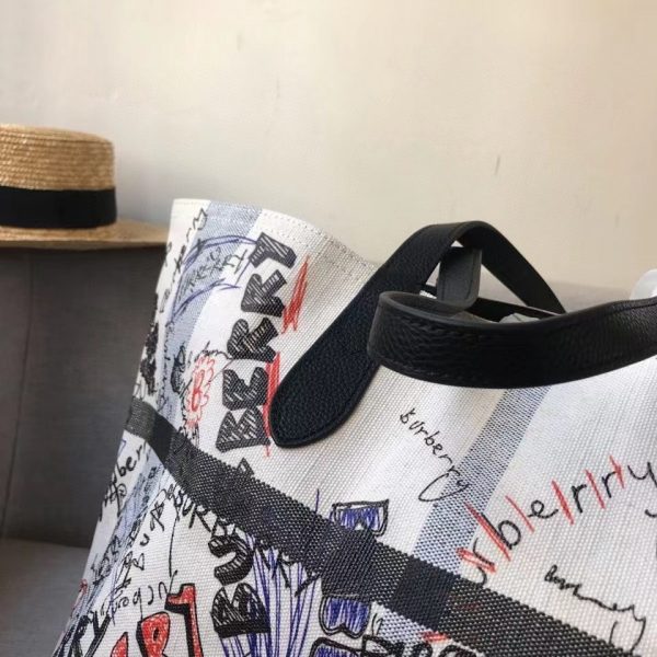 Burberry The Medium Reversible Doodle Tote 2