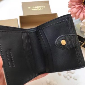 Burberry The coin purse 9