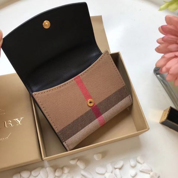 Burberry The coin purse 4