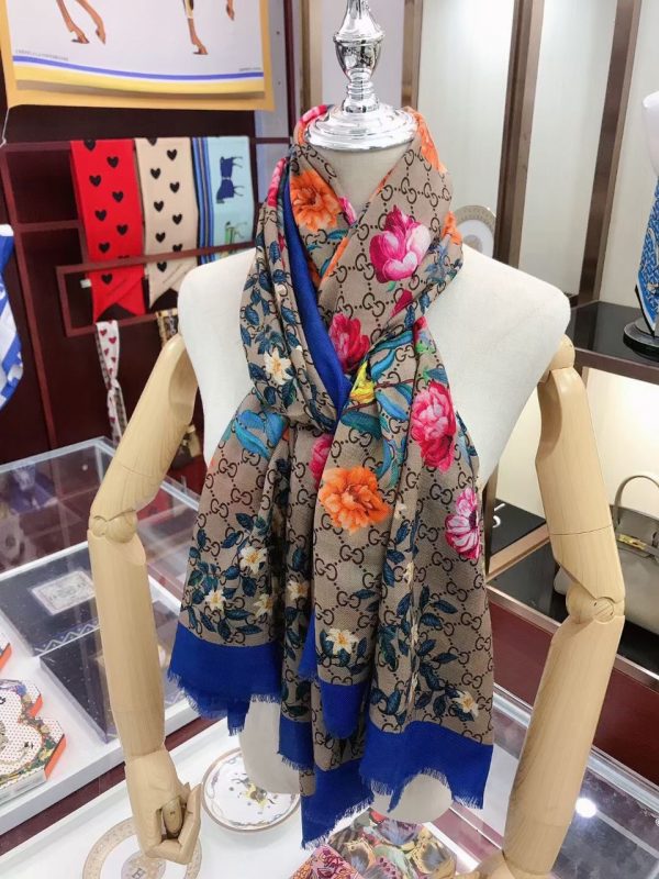 GUCCI GG Flora print silk scarf 1