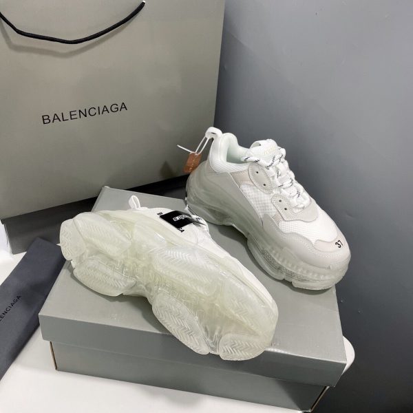 Shoes Balencia TriPle S Air-cushioned white 4