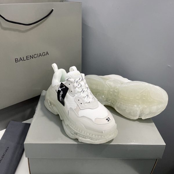 Shoes Balencia TriPle S Air-cushioned white 5