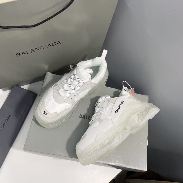 Shoes Balencia TriPle S Air-cushioned white 6