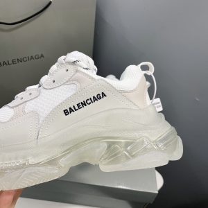 Shoes Balencia TriPle S Air-cushioned white 15