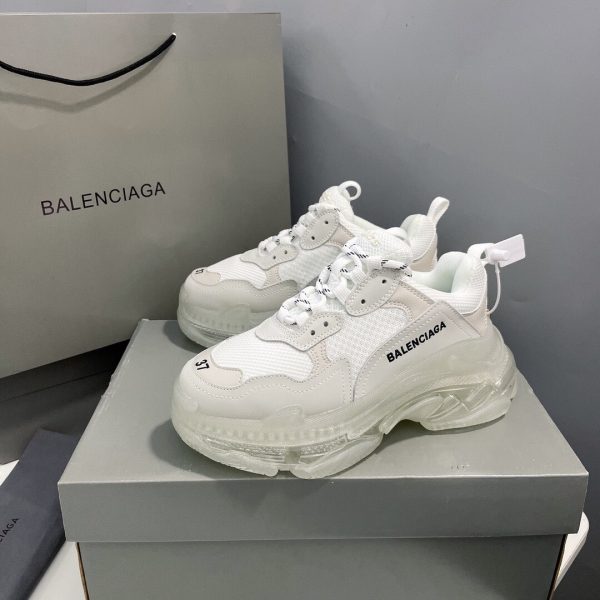 Shoes Balencia TriPle S Air-cushioned white 1