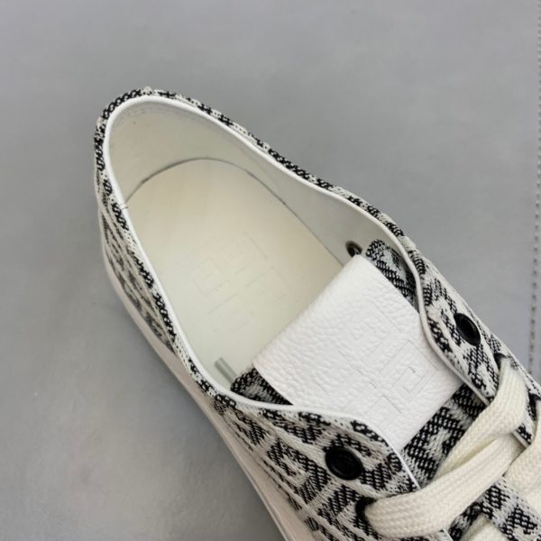 Shoes GIVENCHY Original New white x black 4
