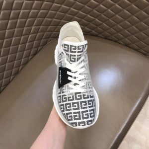 Shoes GIVENCHY PARIS Low-top Air-cushioned white x black 12