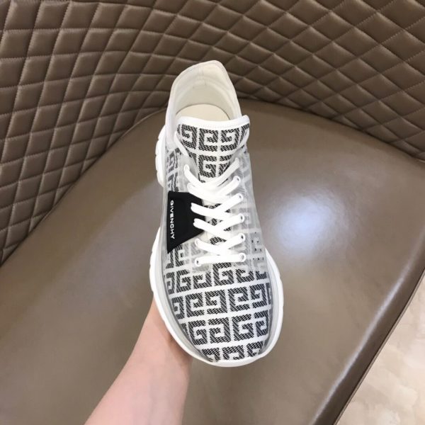 Shoes GIVENCHY PARIS Low-top Air-cushioned white x black 3