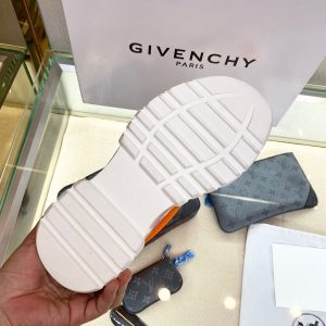 Shoes GIVENCHY PARIS Low-top Air-cushioned orange 19